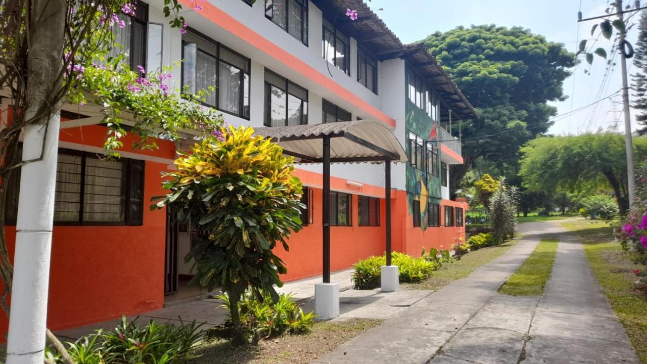 Imca Hotel 布加 外观 照片