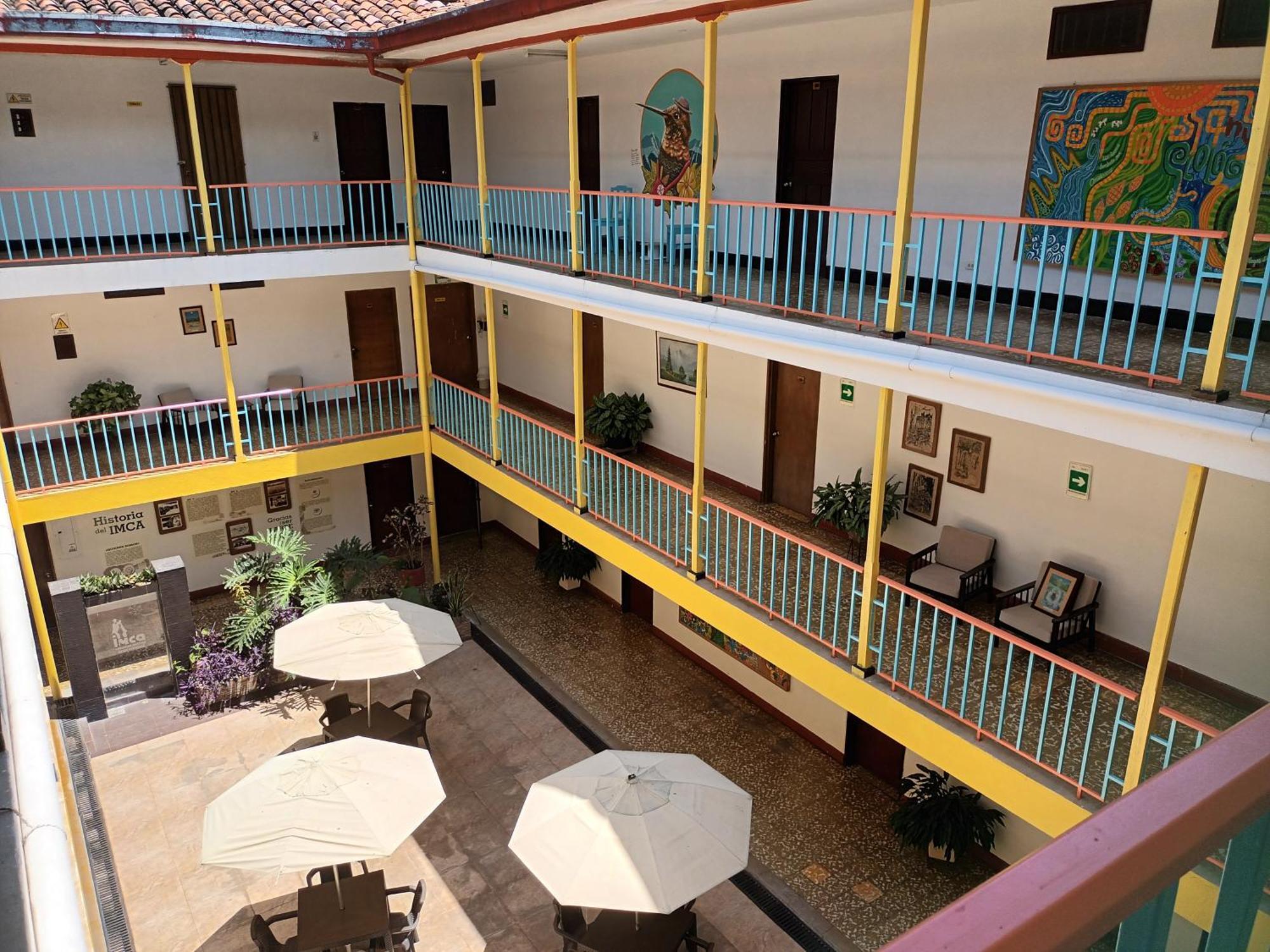Imca Hotel 布加 外观 照片