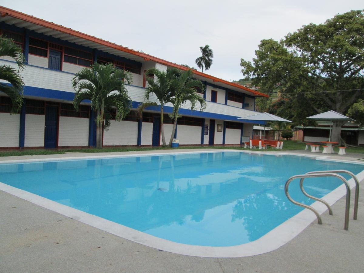 Imca Hotel 布加 外观 照片
